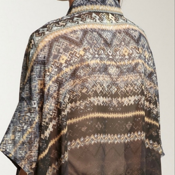 Da-Nang silk sheer high low button up patterned blouse - Picture 3 of 14